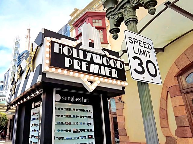 Hollywood Glamour at Universal Studios Singapore!