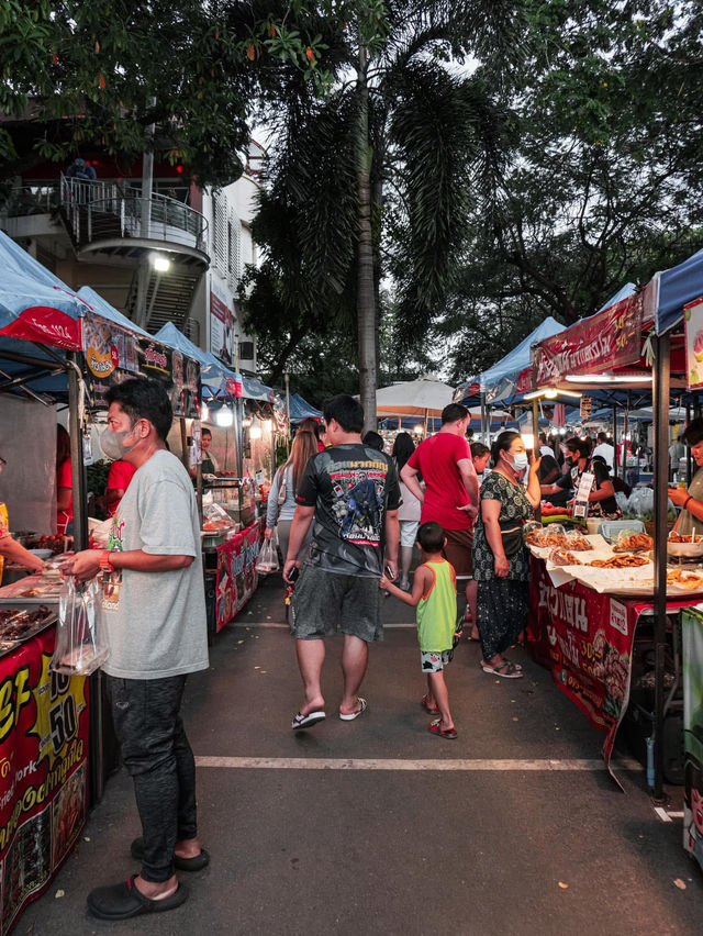 ตลาดนัดรถไฟ ของกินอุดร