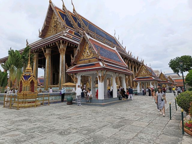 玉佛寺，信仰與榮耀交織的聖地。