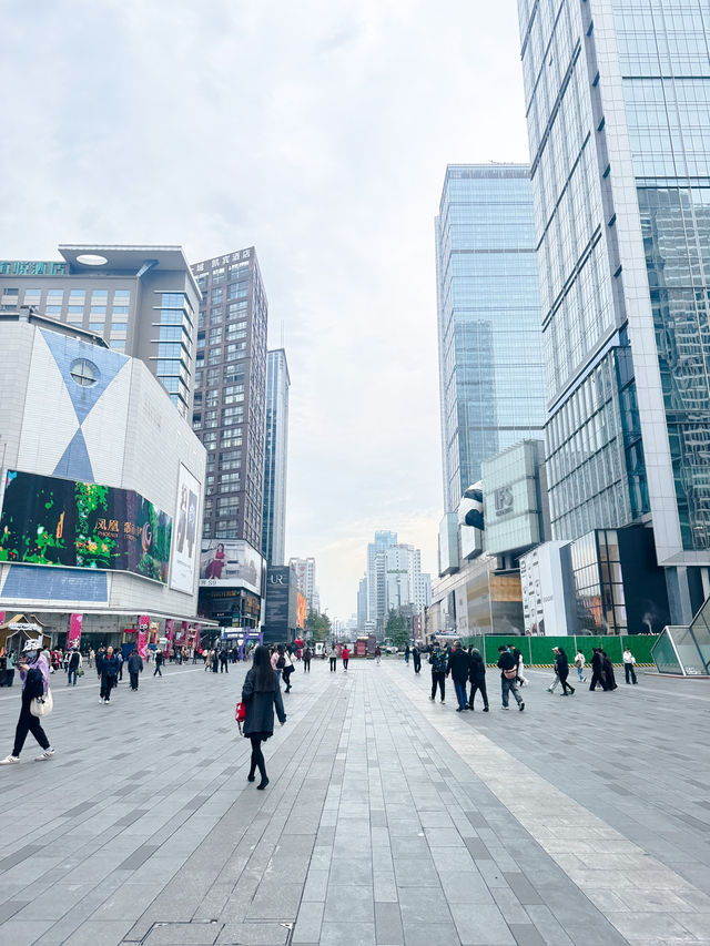 ถนนคนเดิน Chunxi Road (春熙路) ในเฉิงตู