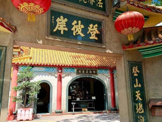 Finding some local vegetarian soul food at the Dharma Realm Guan Yin Sagely Monastery Food Center