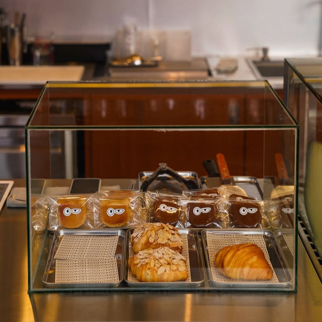 Lie Awake Cafe – คาเฟ่ลับในปั๊มน้ำมัน 
