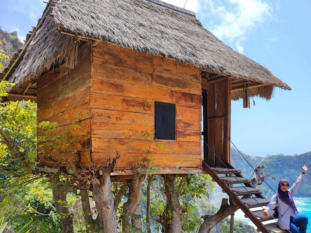 Treehouse Above the Sea – Finding Peace in Nusa Penida 🌊