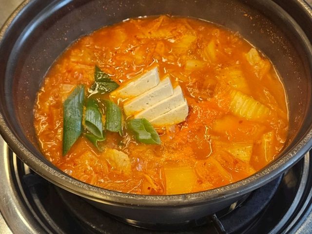 🔥 Seoul’s Hidden Stew Gem: Bonsai’s Kimchi Kick Bowl 🔥
