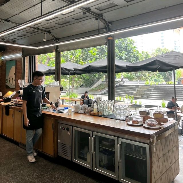 nice spacious cafe