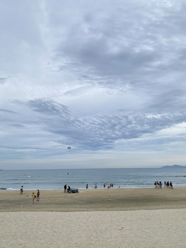 รีวิวหาดหมีเค (My Khe Beach) – ชายหาดในดานังที่ใคร