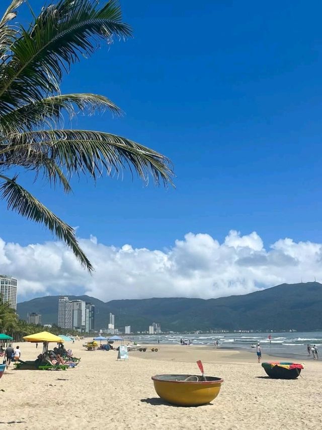  Dreamy Da Nang – Where Mountains Meet the Sea 🏞️
