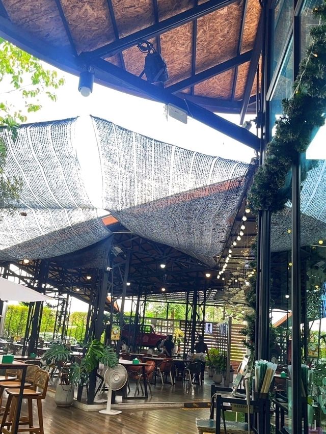 คาเฟ่แนวกรีนซีซั่น