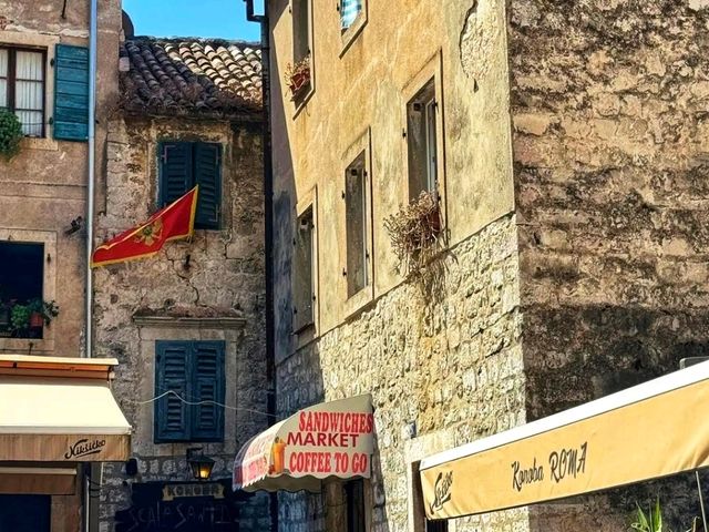 Perast: Montenegro’s Timeless Seaside Gem 🏛️🌿 Perast: Montenegro’s Timeless Seaside Gem 🏛️🌿