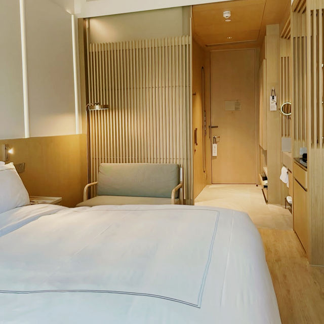 Polished Escape, Lantau Light