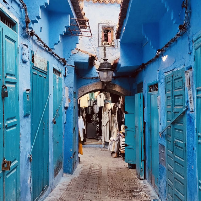 💙🏰 Solo Azure Dream: Chefchaouen – Morocco’s Blue Pearl 