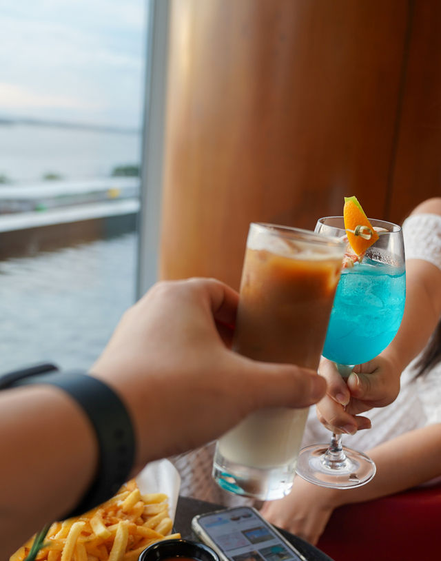 🌅 รีวิว C Lounge @ Conrad Manila 🇵🇭