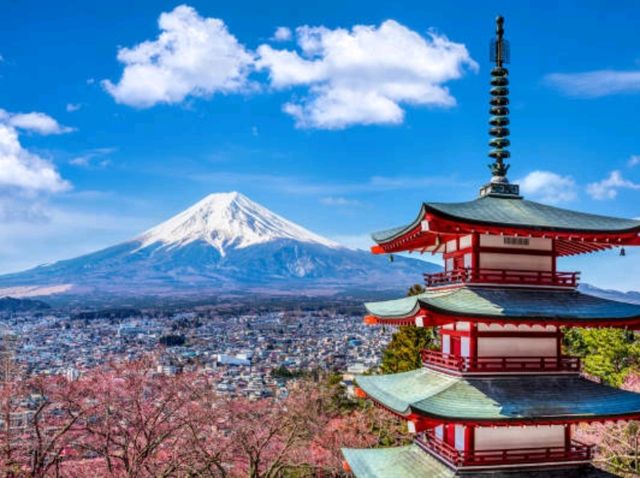 🏔️ 후지산: 일본의 상징적인 산에서 만나는 자연의 경이로움