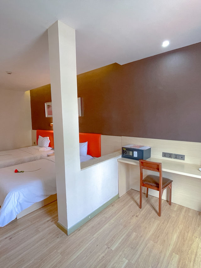 7 Days Premium Hotel