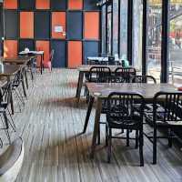 คาเฟ่สระน้ำสีมรกต Hangar Cafe 🫖