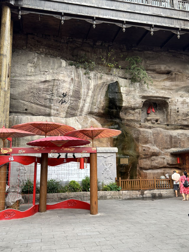 十八梯: Chongqing’s Ultimate Mix of Culture, Shopping, and Sips 🎭🛍️