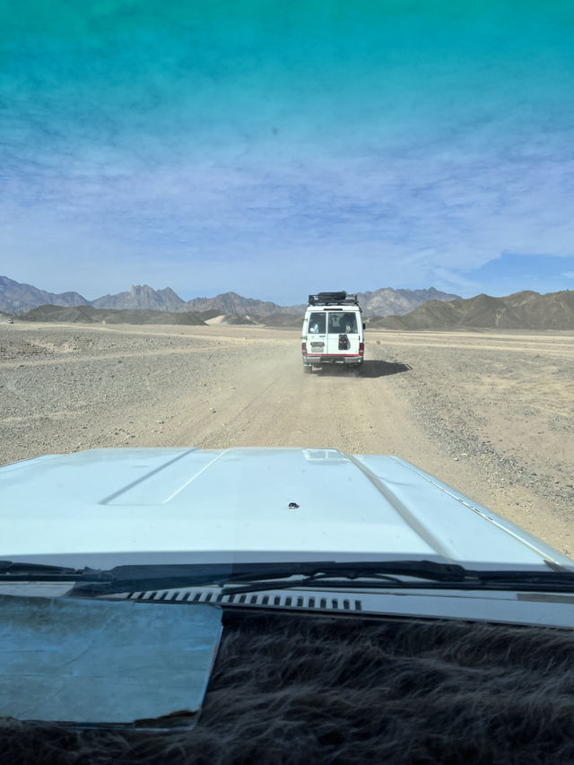 ［埃及旅遊］撒哈拉沙漠🏜️在一望無際的沙漠裡飆沙爬沙丘