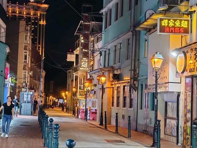 Macau at Night: Neon Dreams & Must-See Spots 🌃✨