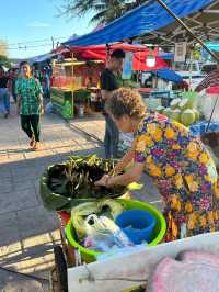 ตลาดนัดริมทะเล ปากน้ำหลังสวน – ชิลล์บรรยากาศทะเล