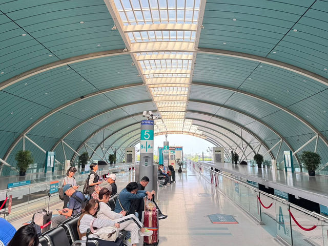 Maglev รถไฟฟ้าความเร็วสูงในเซี่ยงไฮ้ 🇨🇳 Maglev รถไฟฟ้าความเร็วสูงในเซี่ยงไฮ้ 🇨🇳