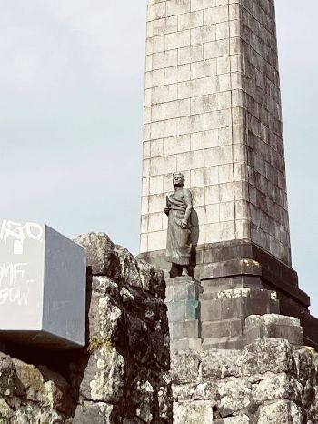 ⛰️ One Tree Hill Summit Monument: Where History Meets the Horizon! 🏞️ 