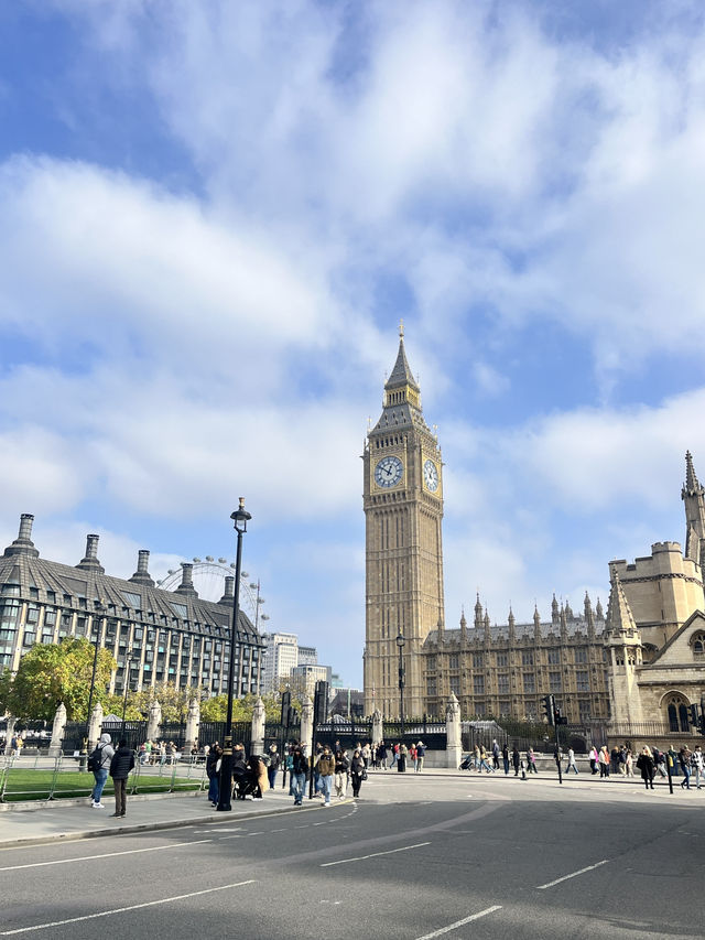 Big Ben from Afar: A Timeless Silhouette in London’s Skyline Big Ben from Afar: A Timeless Silhouette in London’s Skyline