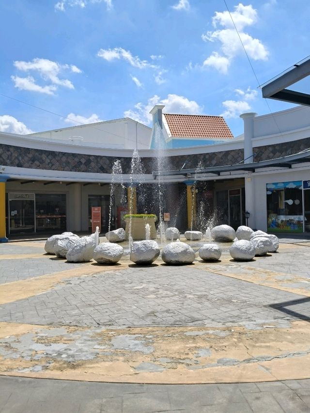 Discover Shop Play at Sunny Outlet Days🌞