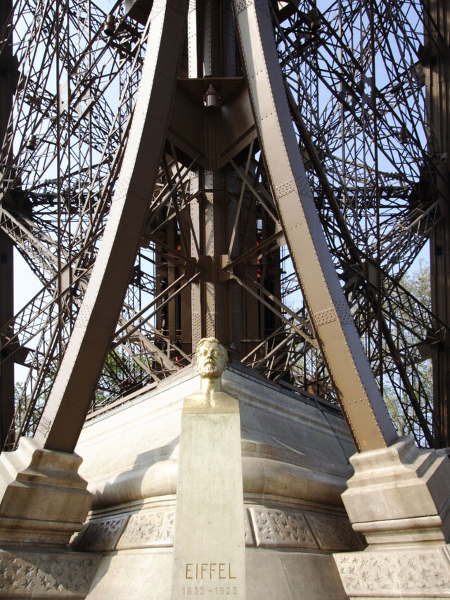 หอไอเฟล…แลนด์มาร์ค แห่งปารีส