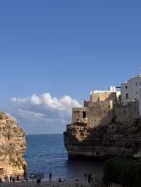 바다 위에 떠 있는 흰 도시, 폴리냐노 아 마레