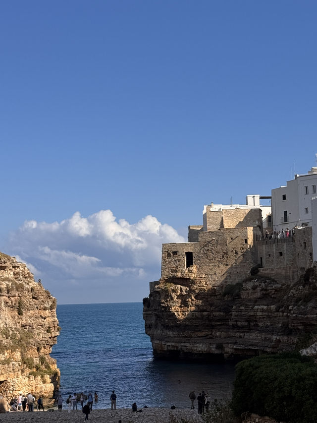 바다 위에 떠 있는 흰 도시, 폴리냐노 아 마레 바다 위에 떠 있는 흰 도시, 폴리냐노 아 마레