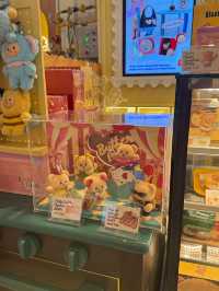 Butterbear — โลกสีหวานของขนม ตุ๊กตา และอาร์ททอย 