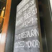 Mae Nam Khong Thai Restaurants: ร้านไทยอร่อยเริศ