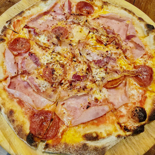 🍕 Café Little Italy: The All-in-One Local Italian Spot