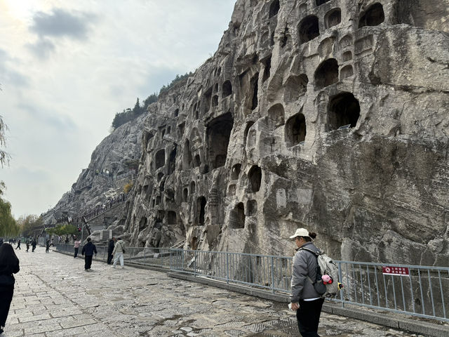 ประทับสุดขีด ที่ถ้ำหลงเหมิน เมืองลั่วหยาง ประทับสุดขีด ที่ถ้ำหลงเหมิน เมืองลั่วหยาง
