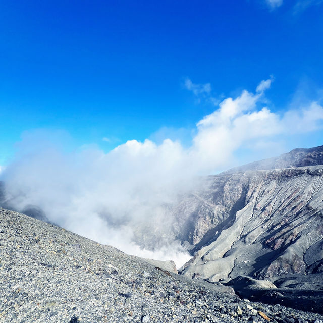 🌋💨阿蘇火山超震撼!近距離看火山口冒煙,這畫面真的美到窒息!💨🌋 🌋💨阿蘇火山超震撼!近距離看火山口冒煙,這畫面真的美到窒息!💨🌋
