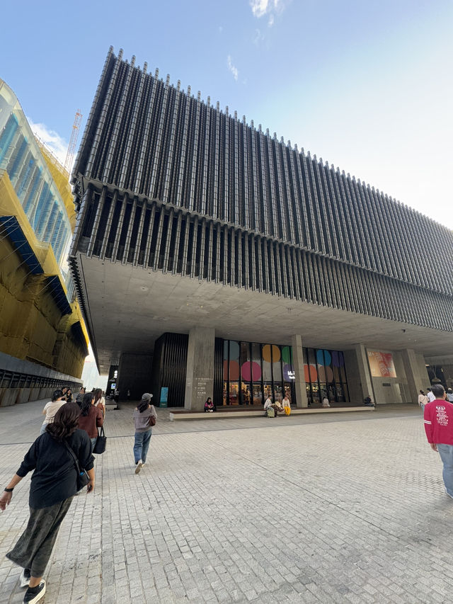 🌅 M+: จุดชมพระอาทิตย์ตกที่ปังที่สุดใน West Kowloo 🌅 M+: จุดชมพระอาทิตย์ตกที่ปังที่สุดใน West Kowloo