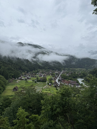 【日本世界文化遺產】白川鄉合掌村雨日限定「煙雨小鎮」，睇雲霧繚繞合掌造，猶如走入潑墨山水畫！。