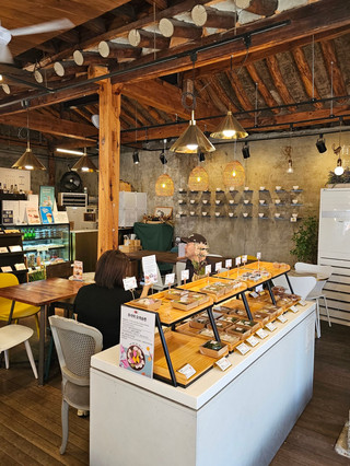 ๐ A specialty handmade rice cake dessert shop that captivates both the eyes and the mouth with its beautiful visuals and chewy texture