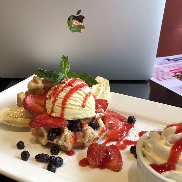 Oakville, Ontario - Symposium Cafe Restaurant 