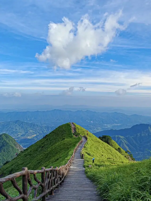운해 초원 위의 비경: 무공산 여행