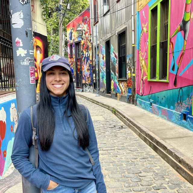 🌈 Explore the Vibrant City of Valparaíso, Chile! 🇨🇱✨