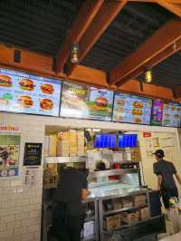 해외여행 중 든든하게 한 끼 먹을 수 있는 햄버거맛집 Carl’s Jr