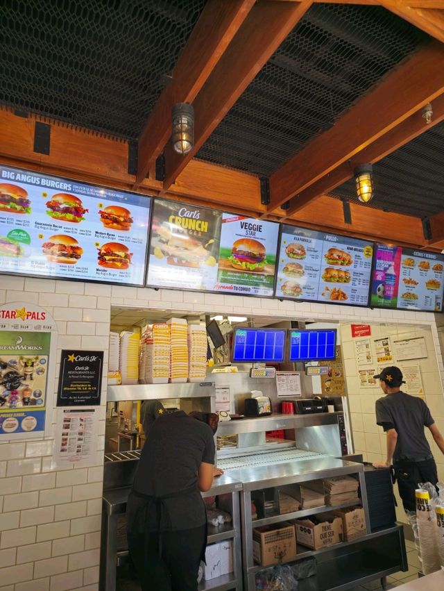해외여행 중 든든하게 한 끼 먹을 수 있는 햄버거맛집 Carl’s Jr