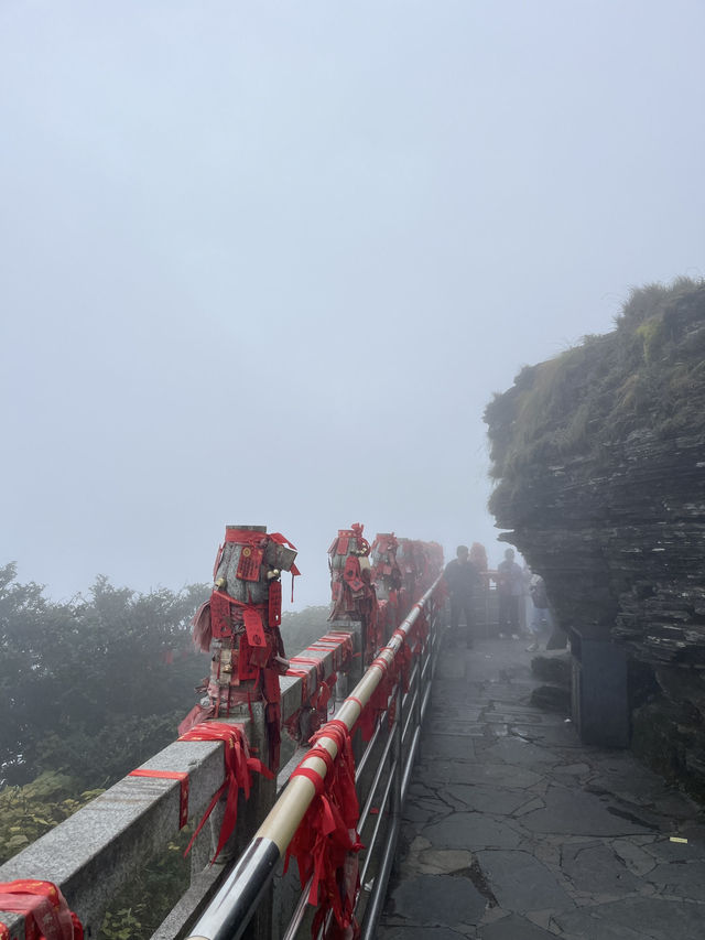 挑戰1200級台階，只為一睹紅雲金頂！