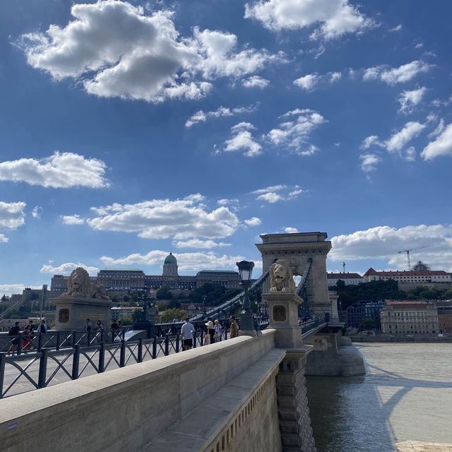 🇭🇺 The Iconic Chain Bridge 🌉