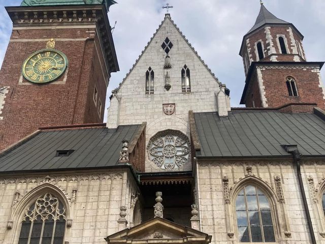 Must Visit in Poland: Wawel Royal Castle 🏰