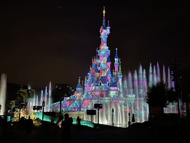 Experiencing Disneyland Paris: Themed Wonders and Hidden Details