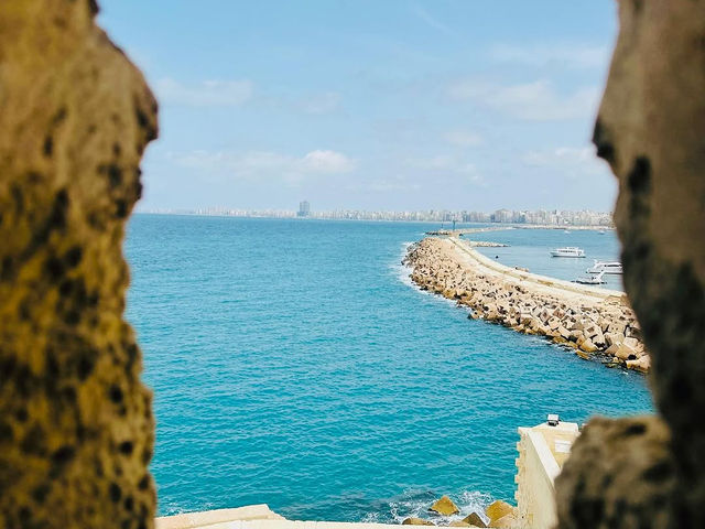 🏰 Qaitbay Citadel: The Guardian of Alexandria’s Shores! 🌊