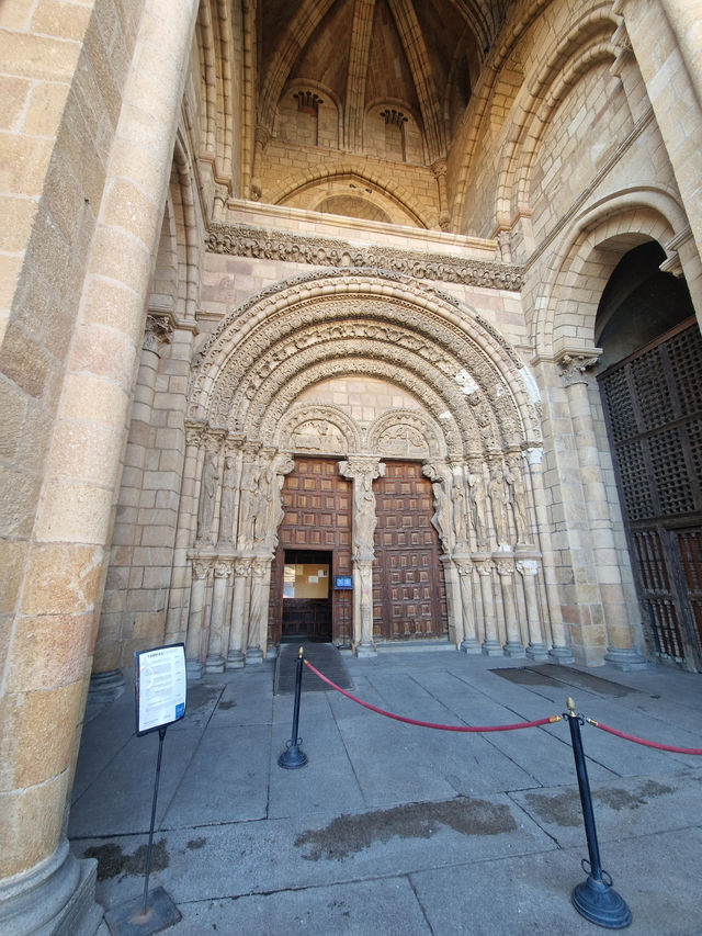 Two cities, one epic day: Ávila’s walls and Segovia’s fairy-tale charm 🏰🧱