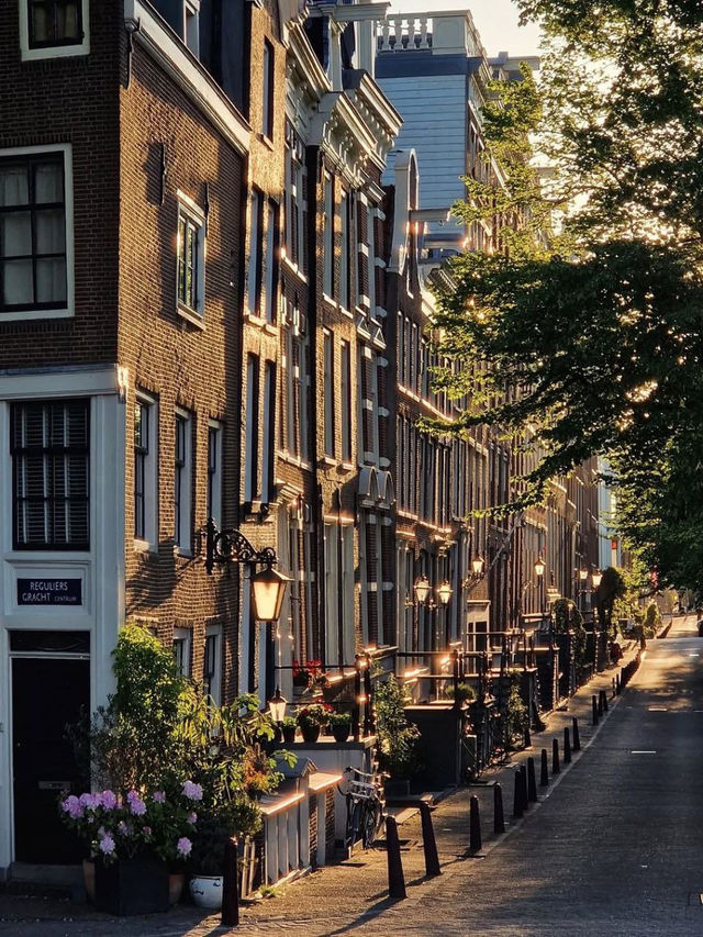 Amsterdam – Where Canals, Culture, and Creativity Meet